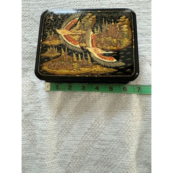Tver Kholyi Hand Painted Box, signed by the artist. - Picture 8 of 8